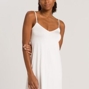 Dieser Artikel und die dafür verwendeten Stoffe werden in Europa hergestellt. Die sinnlich-feminine HANRO Wäscheserie Satin Deluxe besticht mit luxuriösem